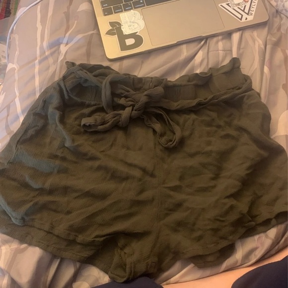 Shein Army Green Shorts‎ - Picture 1 of 5